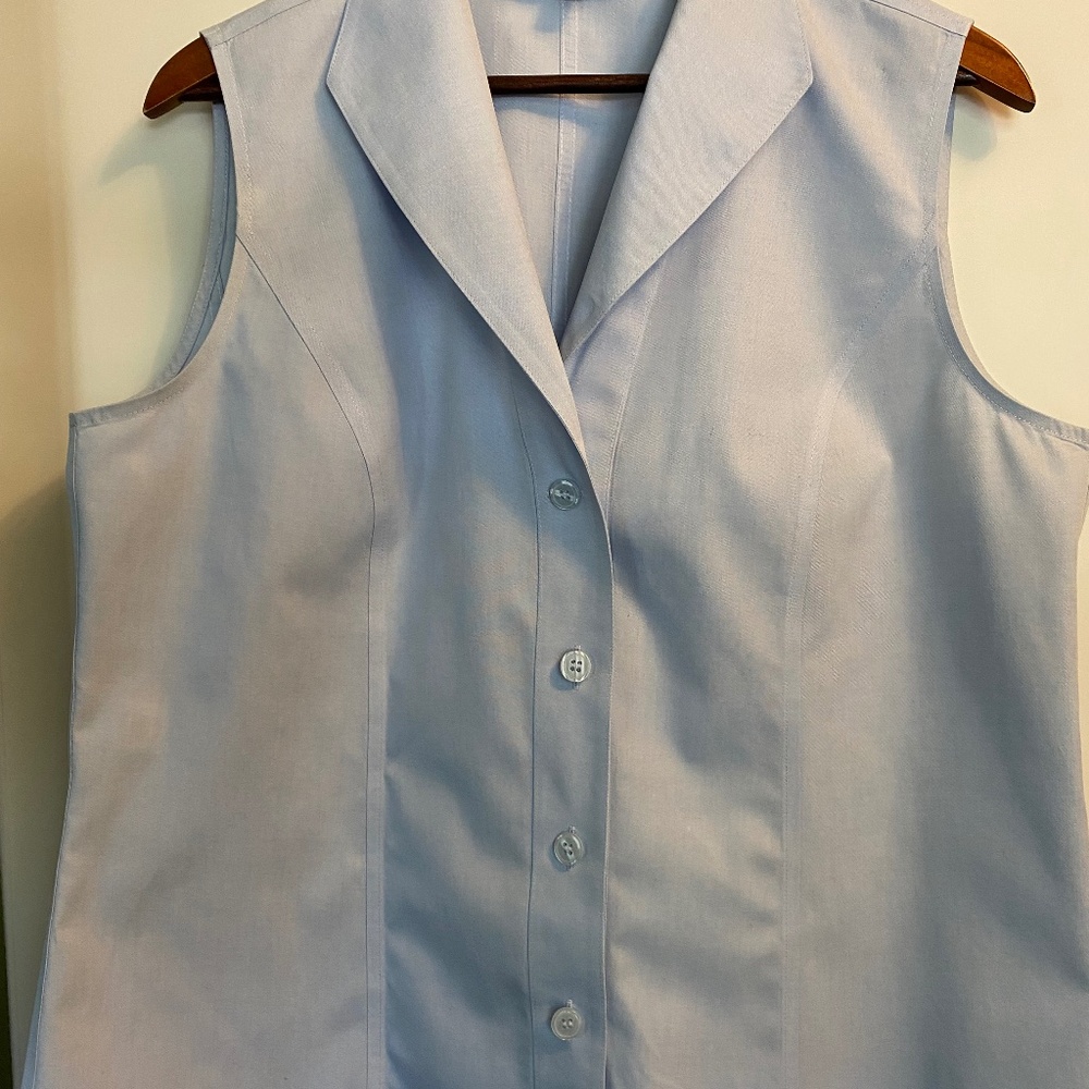 Sleeveless shirt